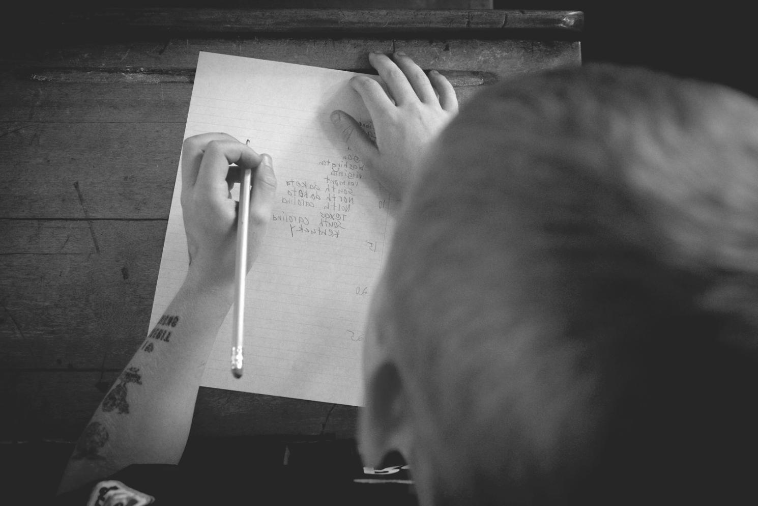 Moderne Arbeitsumgebung mit Finanzanalyse-Tools